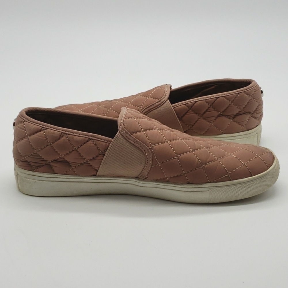 𝅺STEVE Madden Endell women US 9 quilted dusty rose pink textile slip on sneakers